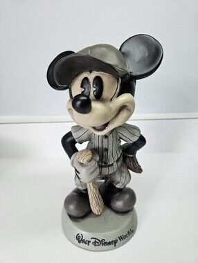 Walt Disney World WDW Mickey Mouse Baseball Player 8" Bobble Head Figurine